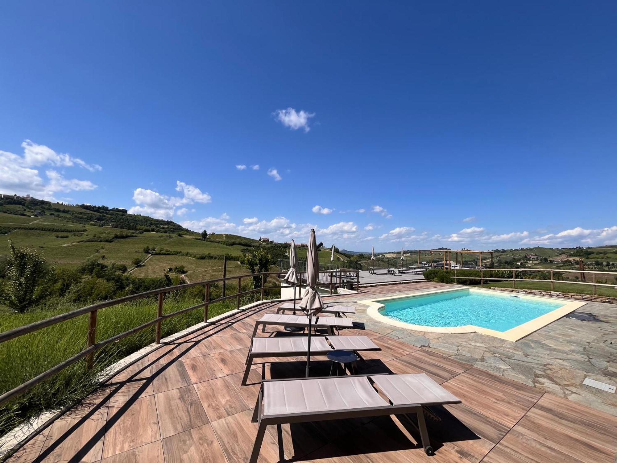 Le Cornici - Cascina Di Charme Otel Diano dʼAlba Dış mekan fotoğraf